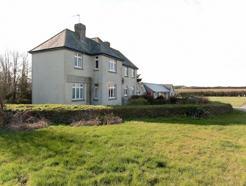 Penhalt Farm Apartment Bude Bagian luar foto